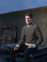 Load image into Gallery viewer, Inis Meain Bréidín Cashmere Sweater (Beige &amp;  Brown fleck)
