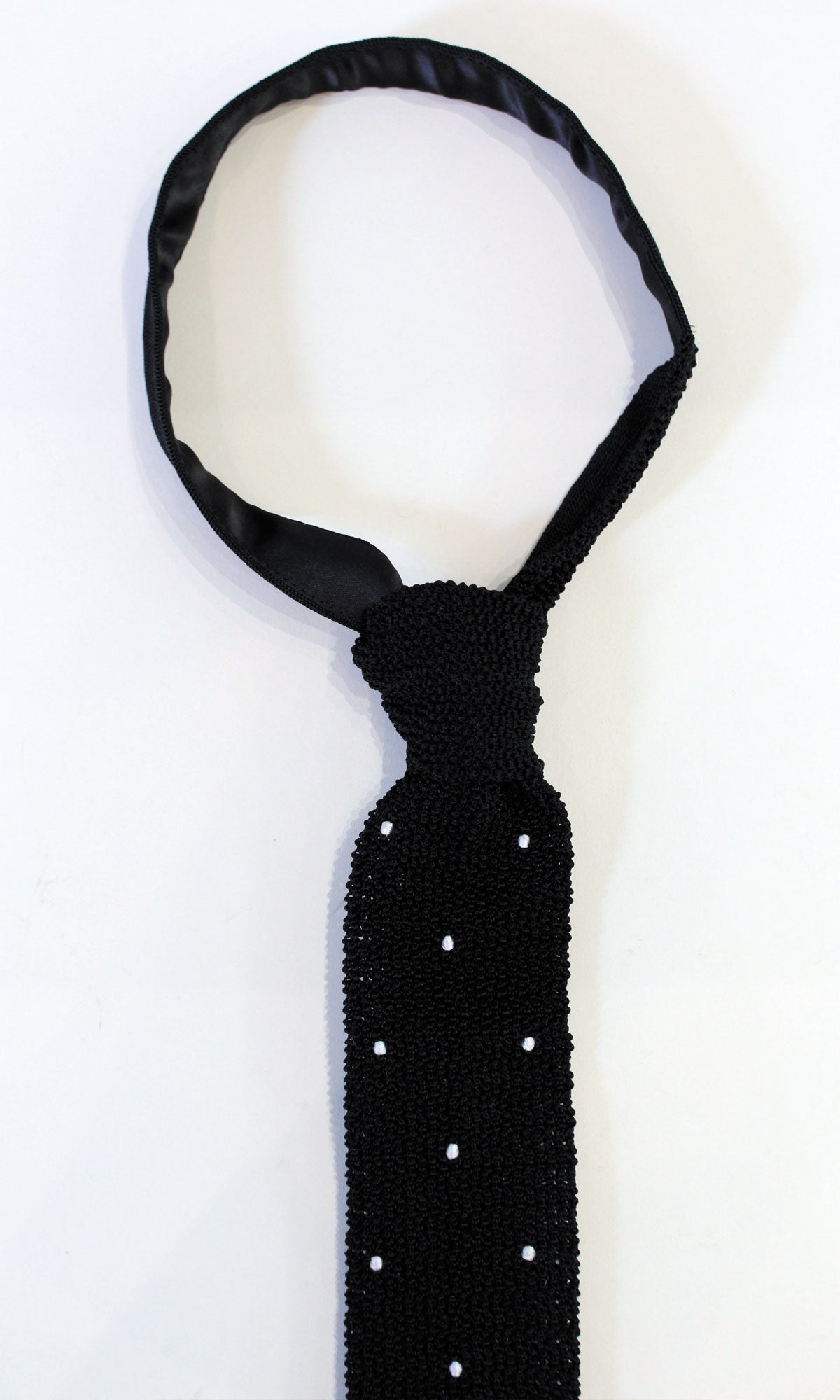 Knitted Silk Tie (Black/ White Spot)